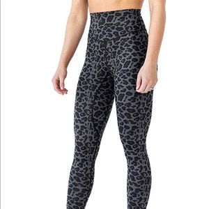 KAMO FITNESS High Waisted Leopard Leggings
